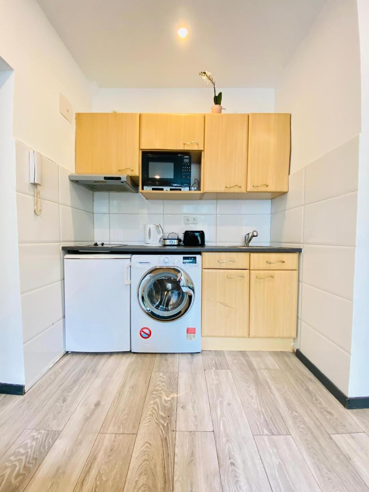 Cute 1Br Apt - 10 Mins Walk From Downtown Wina Bagian luar foto